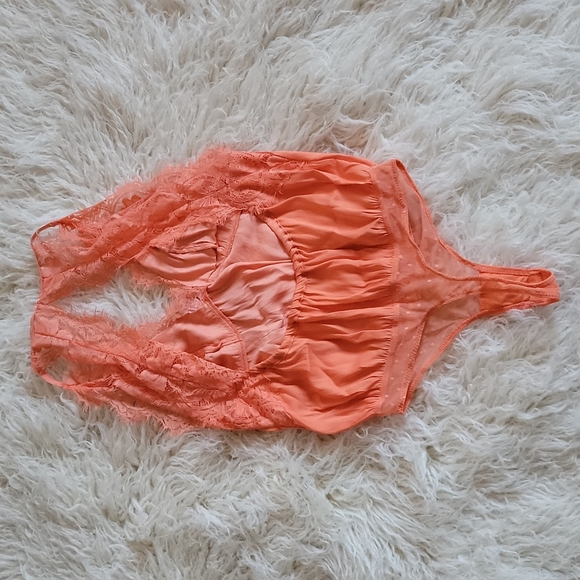 Free People Melrose Coralina Eyelash Lace Open Back Thong Bodysuit - Picture 3 of 10